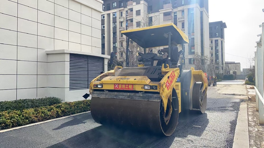 瀝青路面施工團(tuán)隊(duì)以專(zhuān)業(yè)力量助力城市建設(shè)