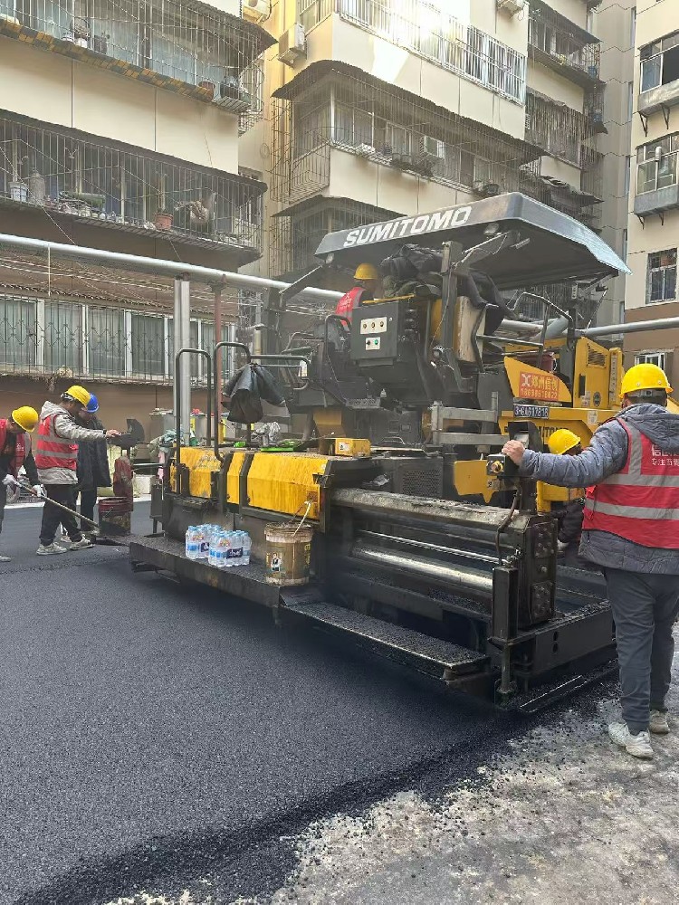 鄭州瀝青路面施工，品質(zhì)源于專業(yè)與堅守