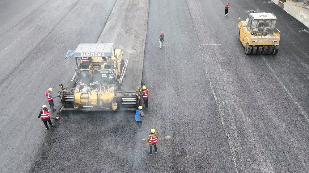 鄭州瀝青路面施工：用專業(yè)與匠心鋪就康莊大道