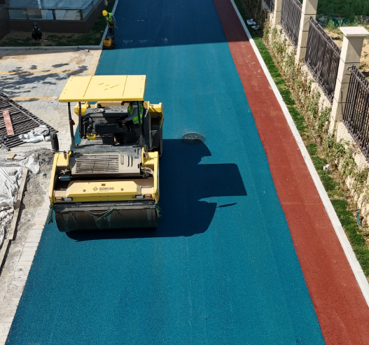 從“熬瀝青”到“造路面”，我們熬的是真功夫