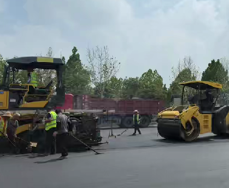 鄭州瀝青路面施工廠家專業(yè)團(tuán)隊(duì)，提供全方位技術(shù)支持