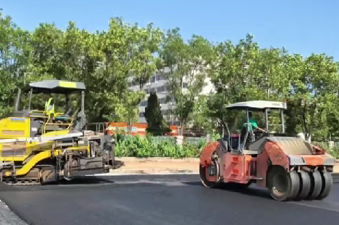 鄭州瀝青路面施工團(tuán)隊(duì)小到社區(qū)小道，大到高速公路，我們一視同仁