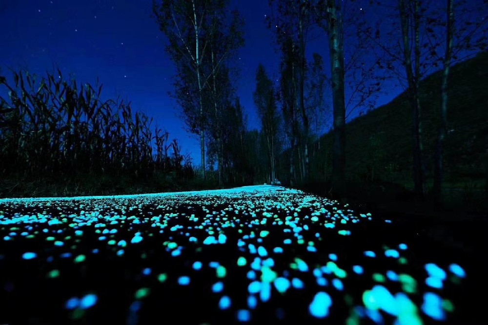 夜光路面為什么會發(fā)光呢？